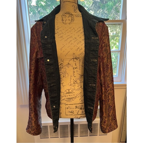 Men’s SZ M, Gold, Burgundy & Blue Lightweight Denim Jacket with Textured Fabric. - Picture 6 of 17